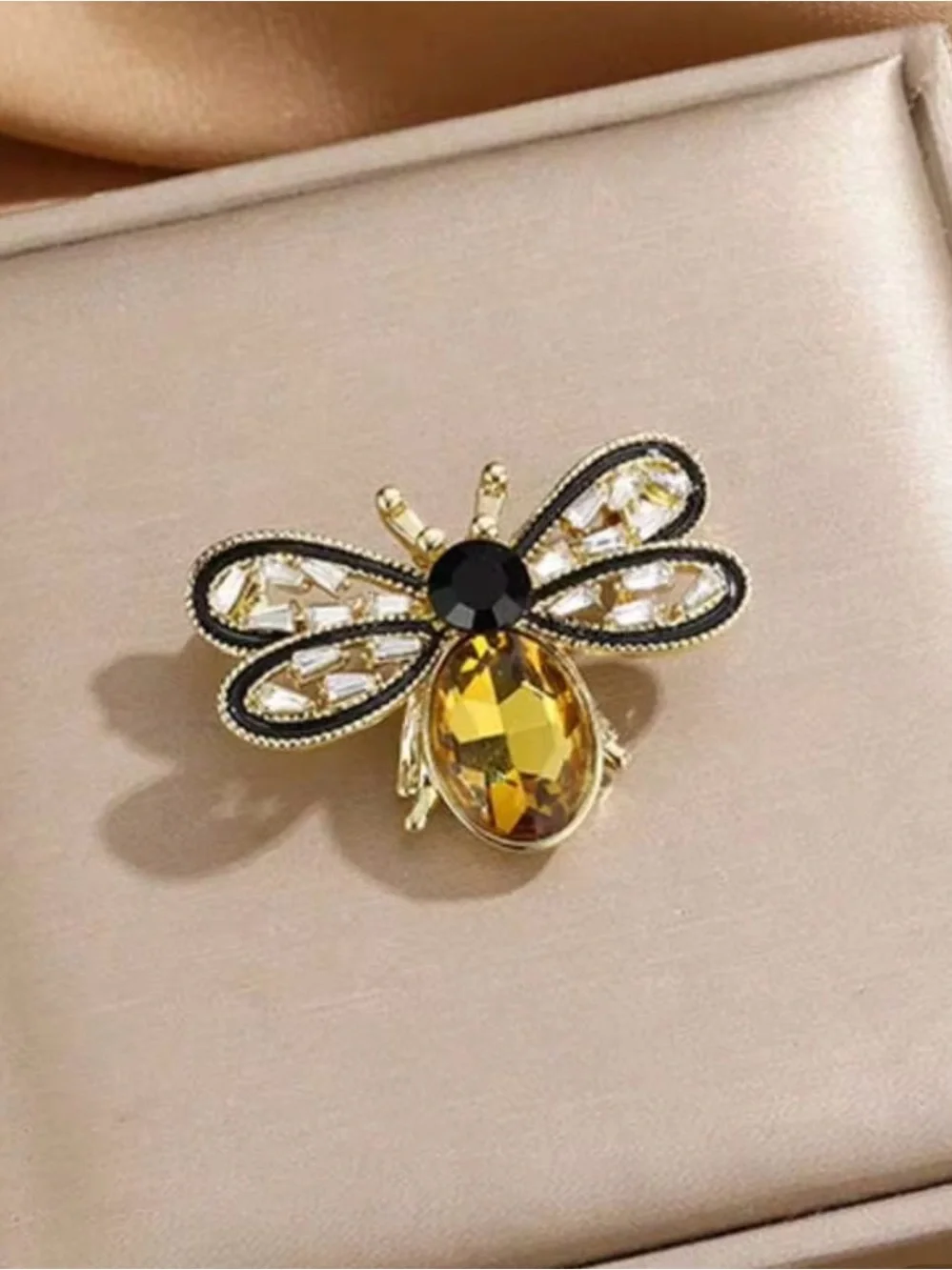 NWT ⚜️🐝⚜️ Piper K Honeybee / Bumblebee Brooch Pin
